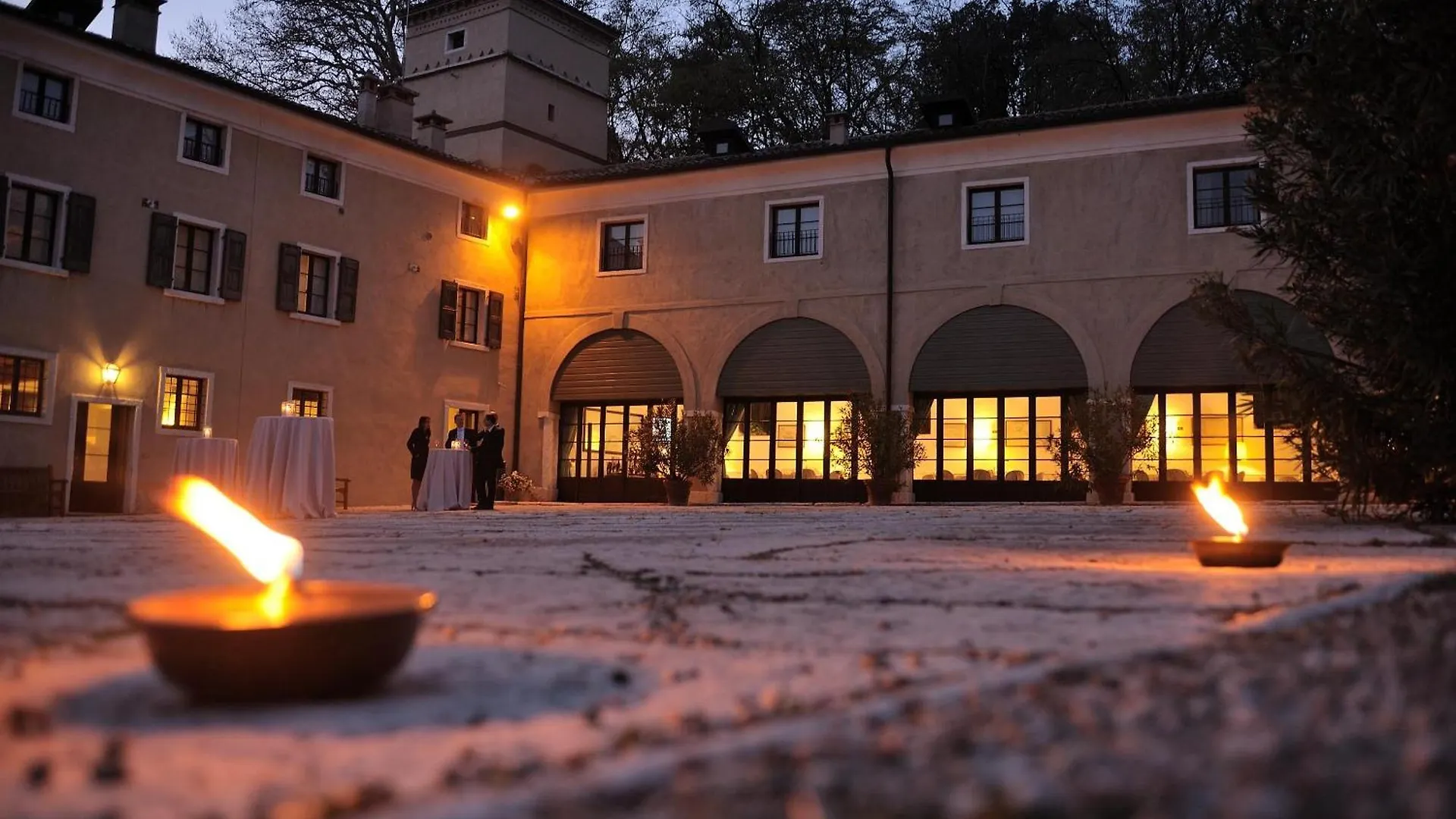 مزرعة للإقامة La Foresteria Serego Alighieri SantʼAmbrogio di Valpolicella
